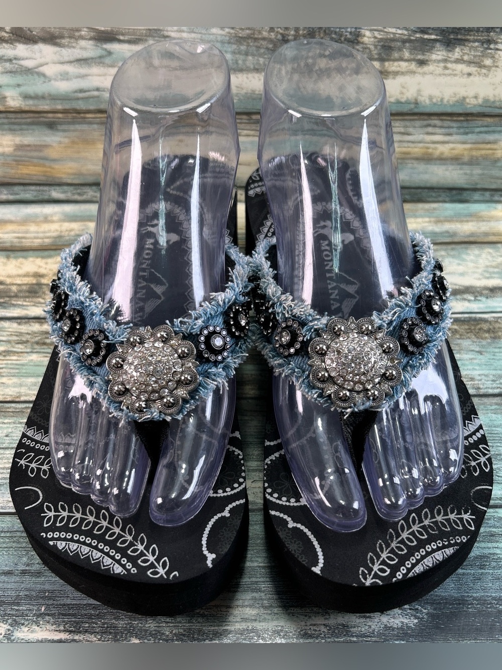 Montana West Flip Flop Sandals Womens Size 8 Blue Denim Rhinestone Silver Concho